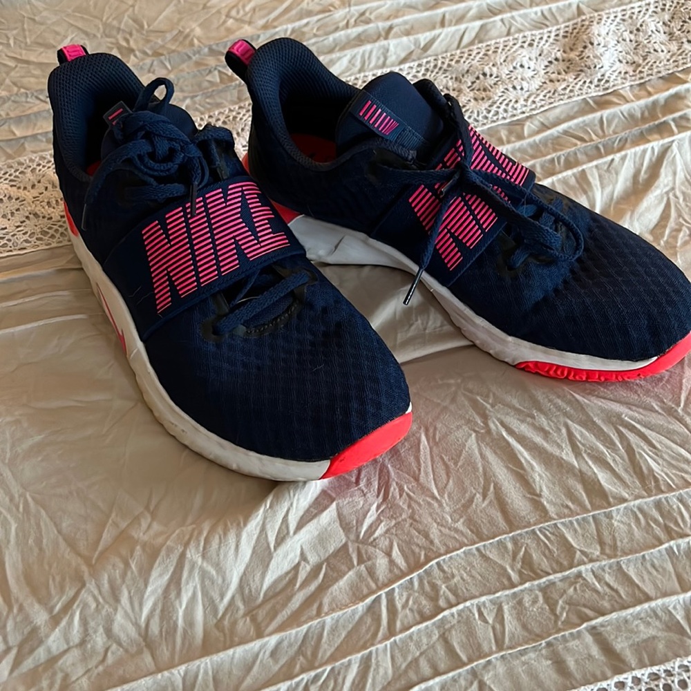 Nike women’s shoe size 10